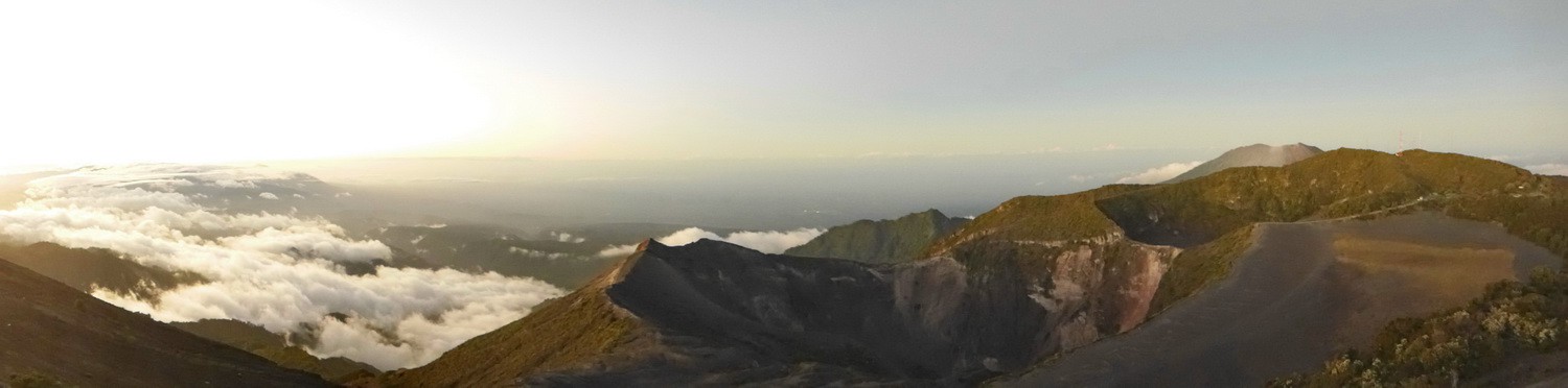 Crater of 3432 meters high Volcan Irazú